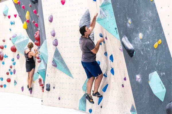 Climbers at Blochaus bouldering gym