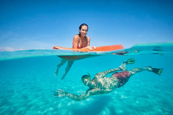 Couple snorkeling in Fiji waters. Image for Fiji travel bubble article.