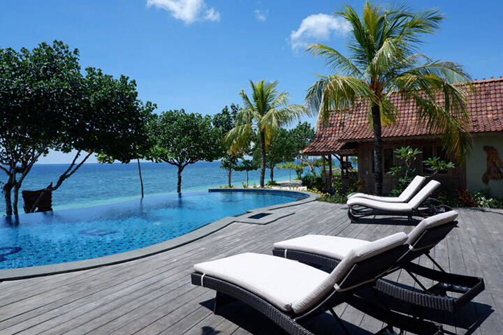 Pool overlooking the beach at Blue Harbor resort in Nusa Penida