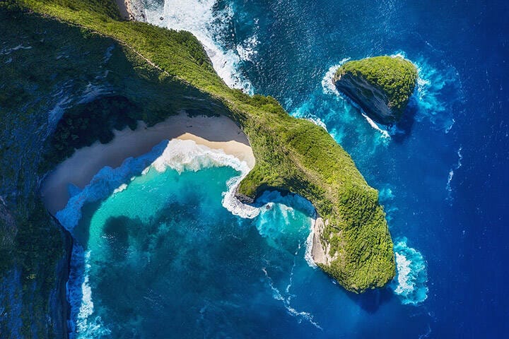 Aerial view of Kelingking beach, Nusa Penida, Bali, Indonesia. 