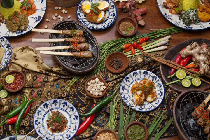 A variety of different Balinese dishes and ingredients