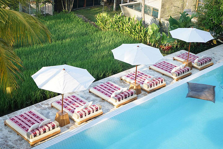 Pool and sunbeds at Shore Amora in Canggu, Bali