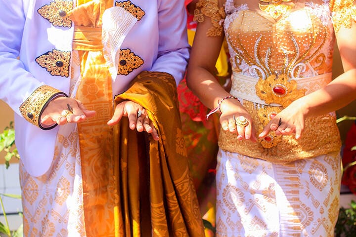 Traditional Balinese wedding, ritual with coins, Bali, Indonesia