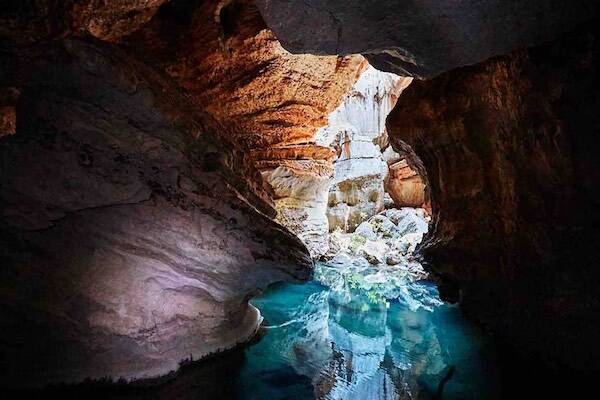 Kimberley Mimbi Cave, Western Australia