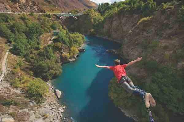 Bungy jumping Kawara Queenstown