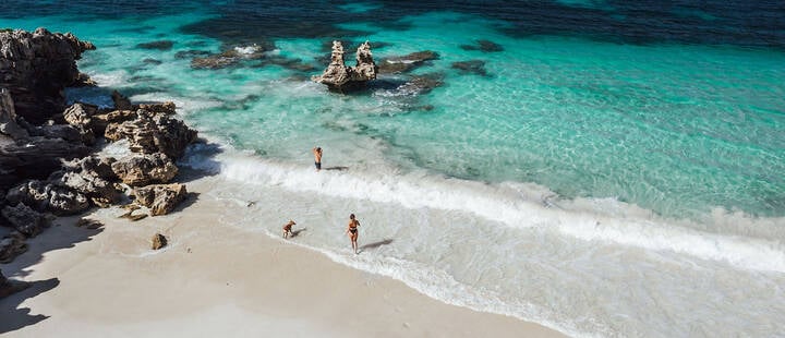 Couple swimming at Vivonne Bay in Kangaroo Island