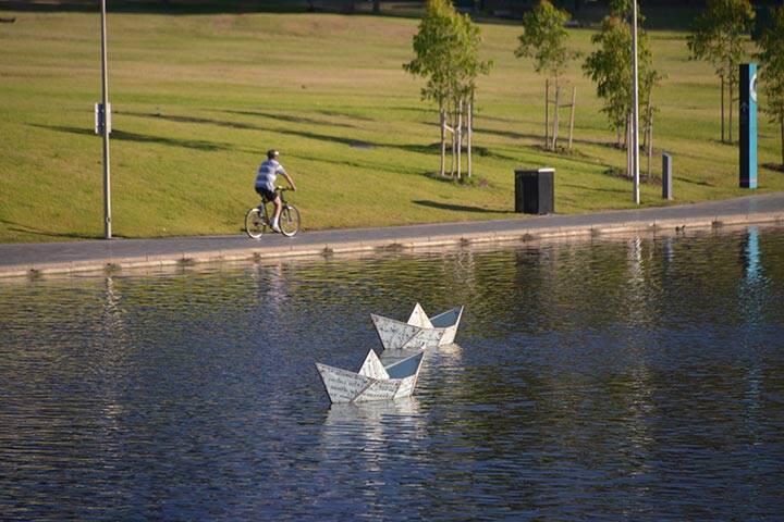 Man cycling along the cycle path at the River Torrens