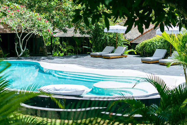 Sun loungers at the pool at Onaya Bali Resort in Sideman Valley