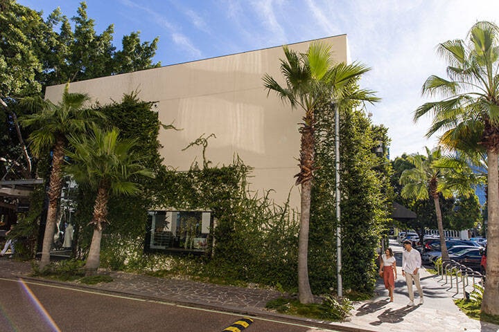Wide shot of man and woman walking on James Street in Fortitude Valley
