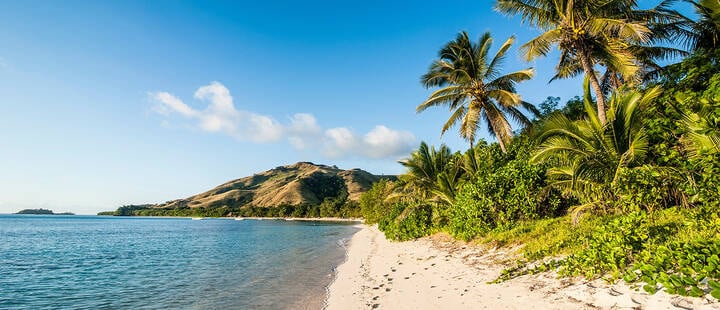 White sandy beach, Oarsman Bay, Yasawas, Fiji, South Pacific 