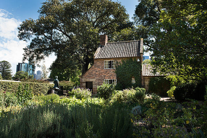 Captain Cooks' Cottage in the Fitzroy Gardens 