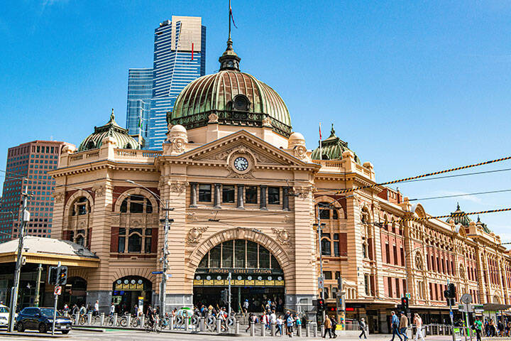 The exterior of Flinders St Station in Melbourne CBD