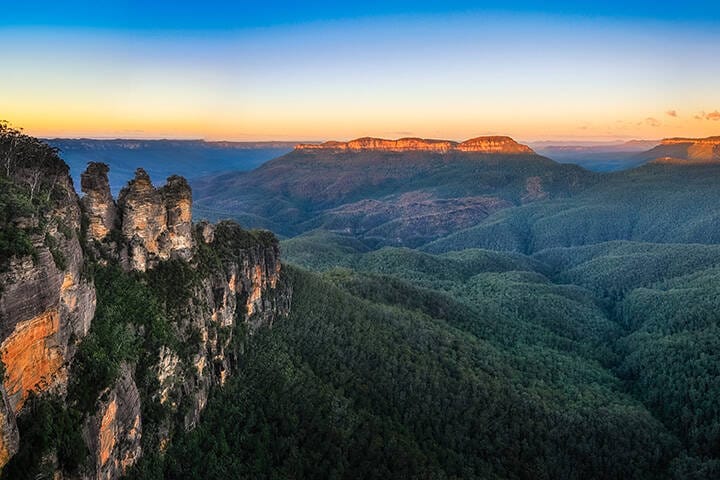 Three Sisters Sunrise View in Blue Mountains, Australia