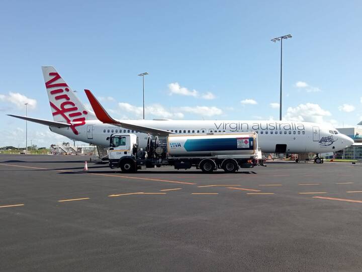 Virgin Australia aircraft on tarmac with Viva Energy to source Sustainable Aviation Fuel (SAF)